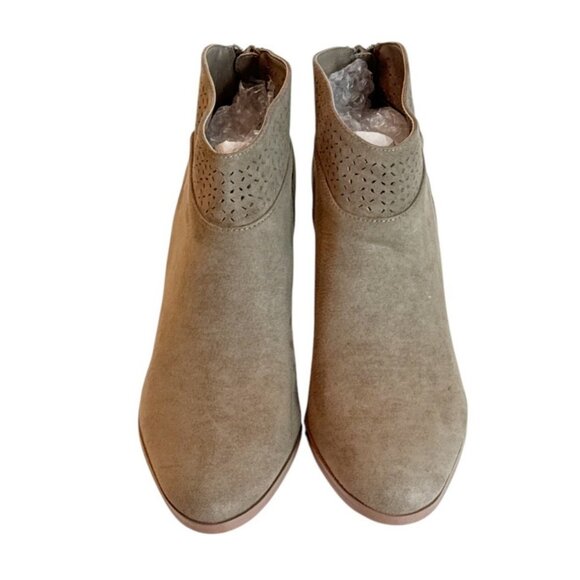 Violet & Red Women's Jackson Lazer Cut Topline Boot Taupe Size 8.5 NWOB - Picture 3 of 8